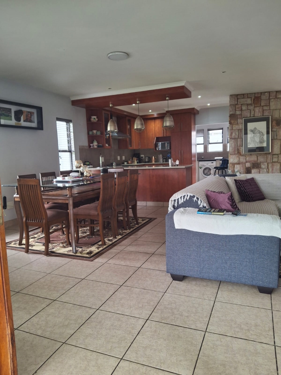 To Let 4 Bedroom Property for Rent in Greenstone Hill Gauteng