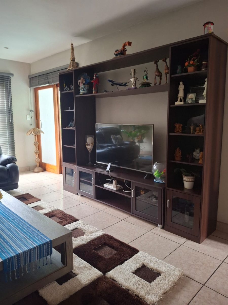 To Let 4 Bedroom Property for Rent in Greenstone Hill Gauteng