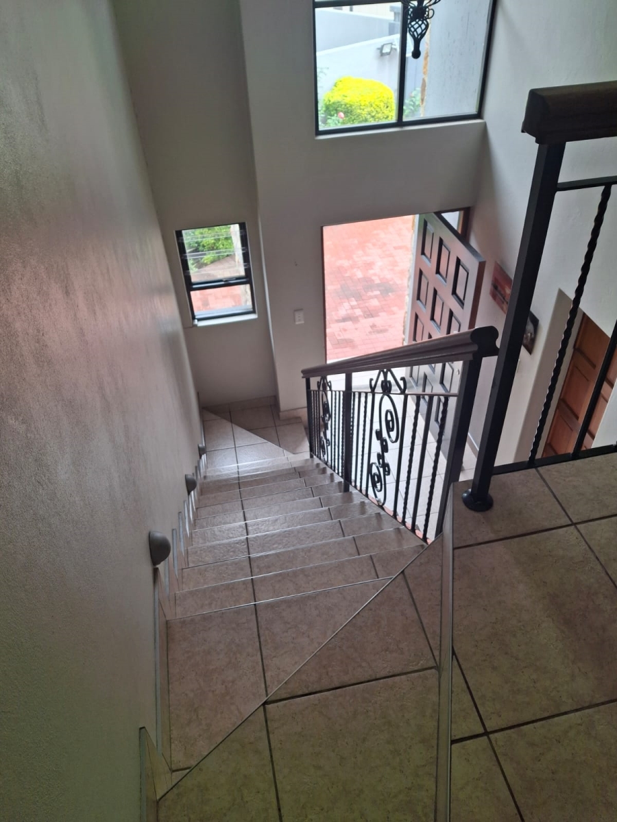 To Let 4 Bedroom Property for Rent in Greenstone Hill Gauteng
