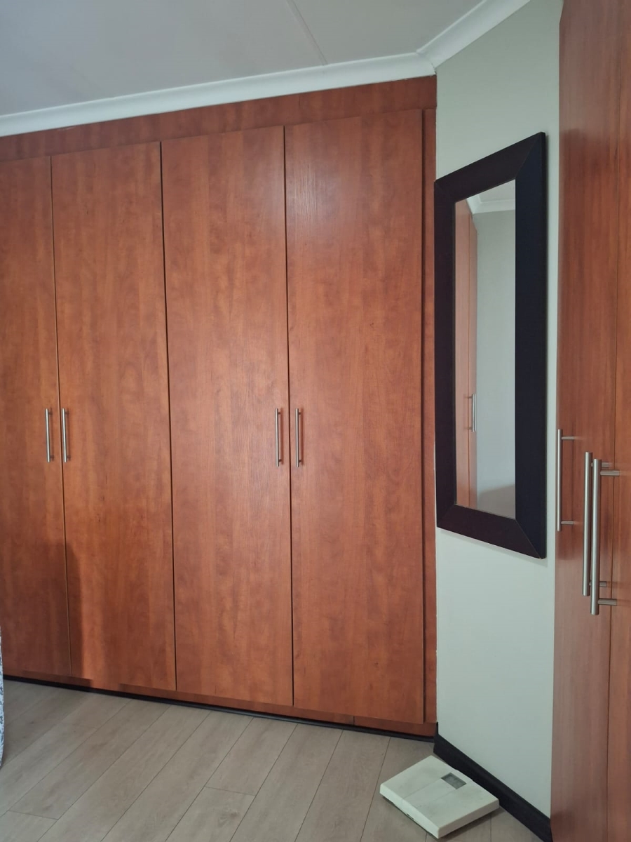 To Let 4 Bedroom Property for Rent in Greenstone Hill Gauteng