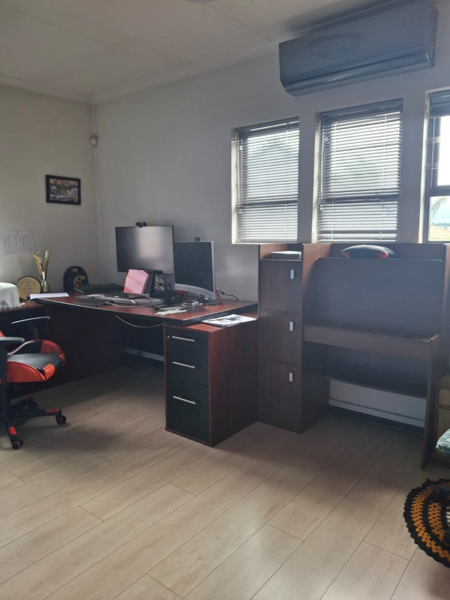 To Let 4 Bedroom Property for Rent in Greenstone Hill Gauteng