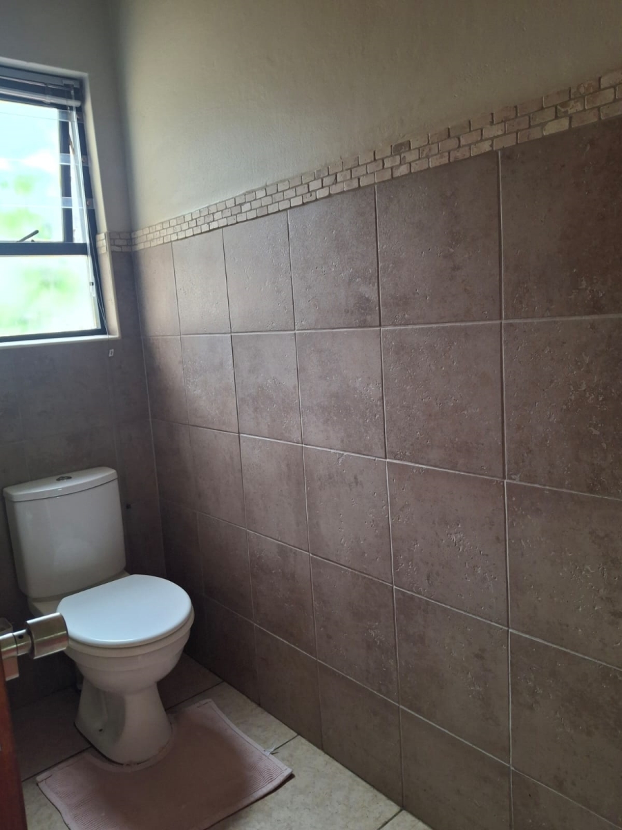 To Let 4 Bedroom Property for Rent in Greenstone Hill Gauteng