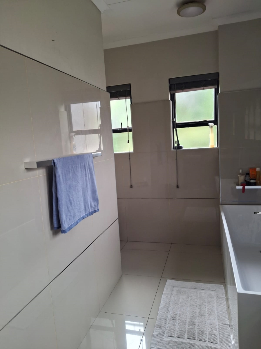 To Let 4 Bedroom Property for Rent in Greenstone Hill Gauteng