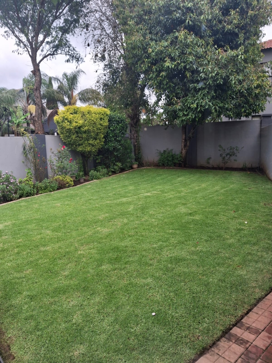 To Let 4 Bedroom Property for Rent in Greenstone Hill Gauteng