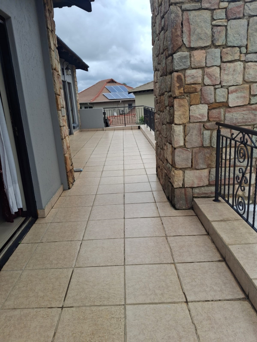 To Let 4 Bedroom Property for Rent in Greenstone Hill Gauteng
