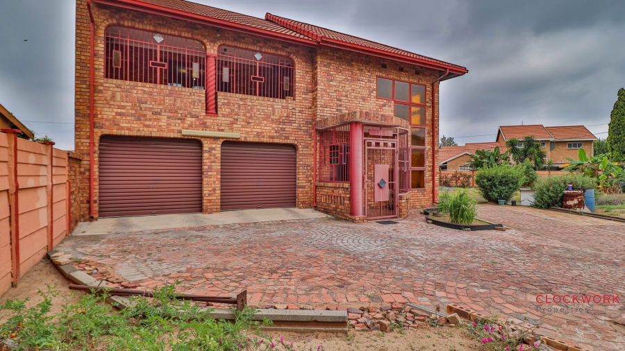 5 Bedroom Property for Sale in Mackenzie Park Gauteng