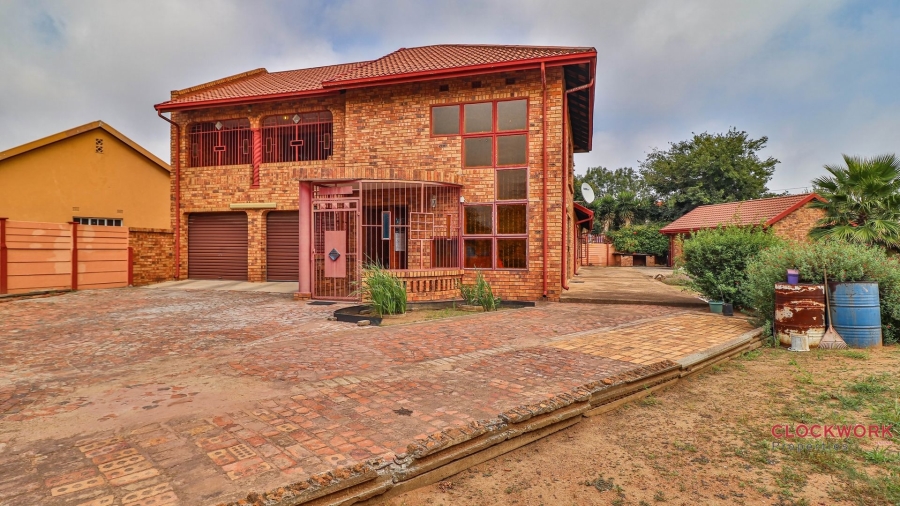 5 Bedroom Property for Sale in Mackenzie Park Gauteng