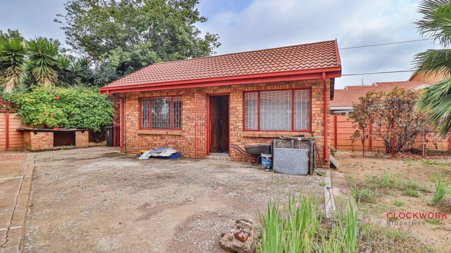 5 Bedroom Property for Sale in Mackenzie Park Gauteng