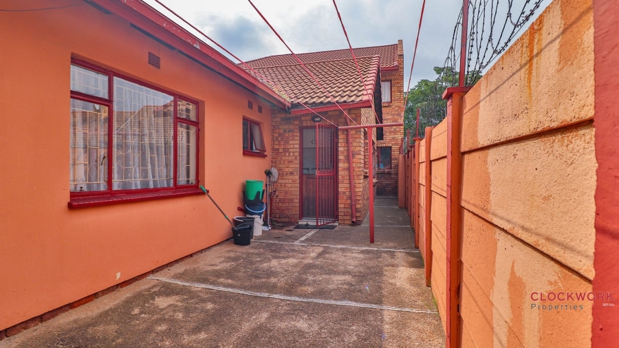 5 Bedroom Property for Sale in Mackenzie Park Gauteng