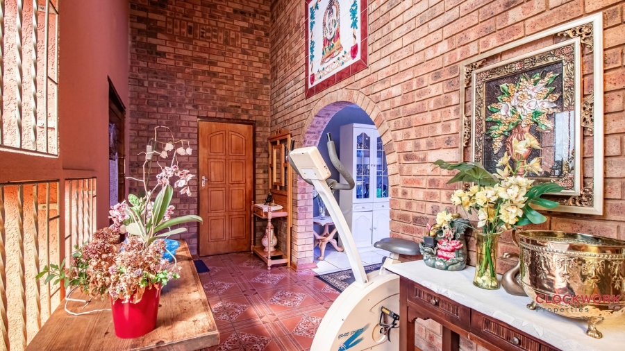 5 Bedroom Property for Sale in Mackenzie Park Gauteng