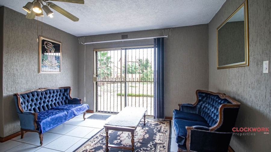 5 Bedroom Property for Sale in Mackenzie Park Gauteng