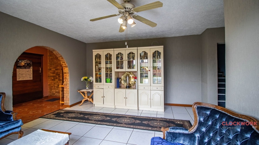 5 Bedroom Property for Sale in Mackenzie Park Gauteng