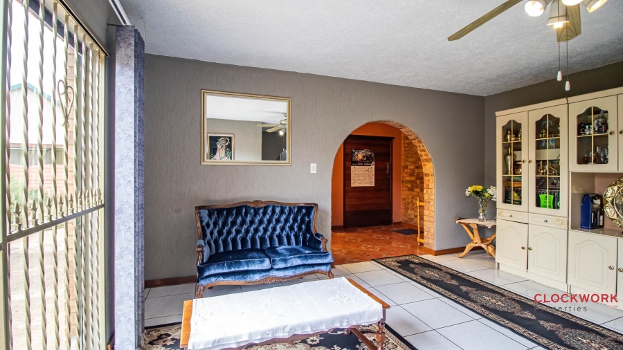 5 Bedroom Property for Sale in Mackenzie Park Gauteng