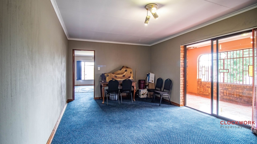 5 Bedroom Property for Sale in Mackenzie Park Gauteng