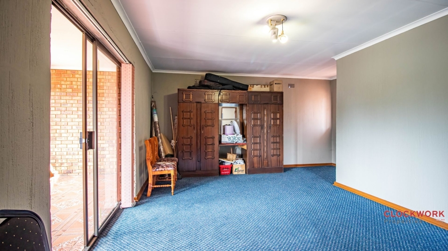 5 Bedroom Property for Sale in Mackenzie Park Gauteng