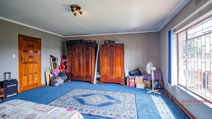 5 Bedroom Property for Sale in Mackenzie Park Gauteng