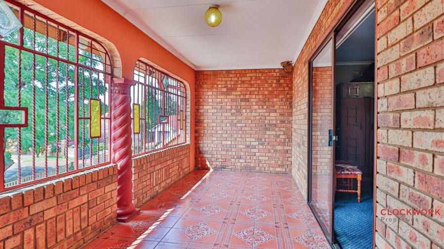 5 Bedroom Property for Sale in Mackenzie Park Gauteng