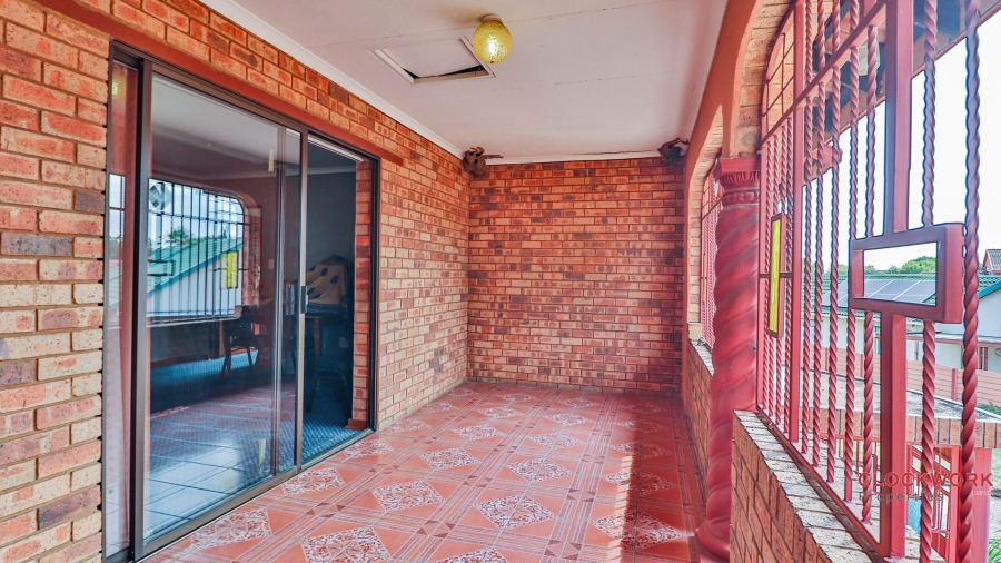 5 Bedroom Property for Sale in Mackenzie Park Gauteng