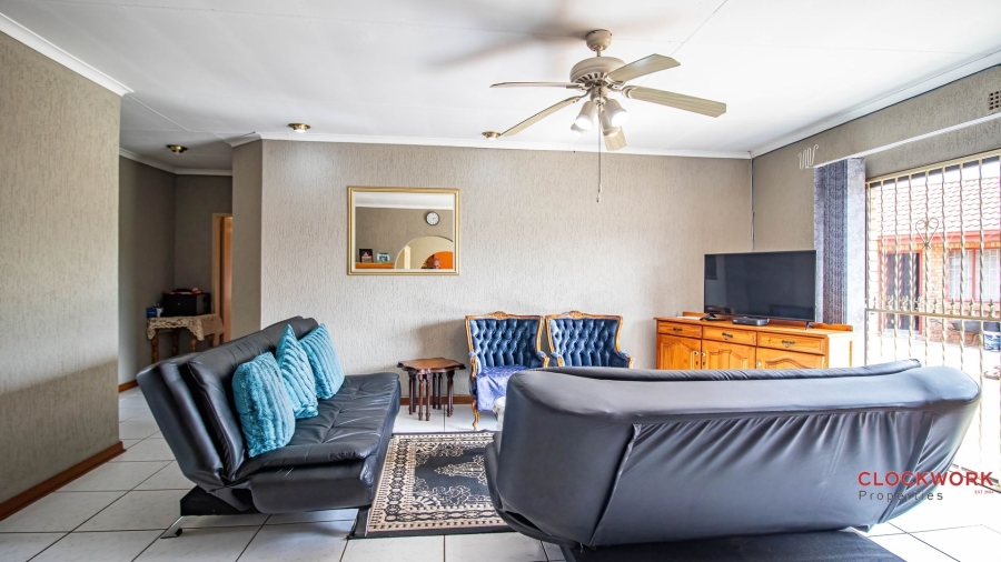 5 Bedroom Property for Sale in Mackenzie Park Gauteng