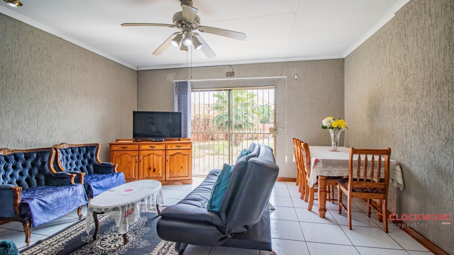 5 Bedroom Property for Sale in Mackenzie Park Gauteng