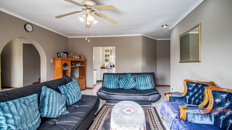 5 Bedroom Property for Sale in Mackenzie Park Gauteng