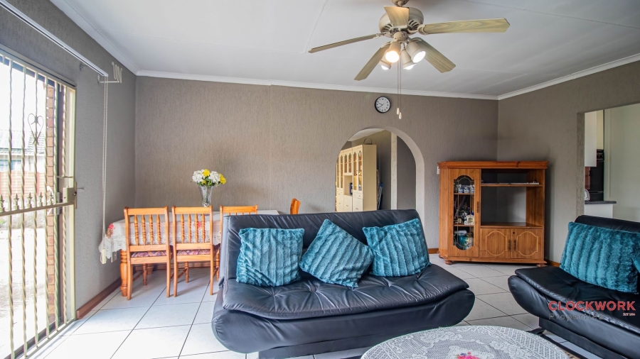 5 Bedroom Property for Sale in Mackenzie Park Gauteng