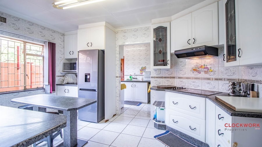 5 Bedroom Property for Sale in Mackenzie Park Gauteng