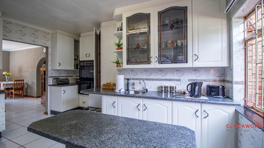 5 Bedroom Property for Sale in Mackenzie Park Gauteng