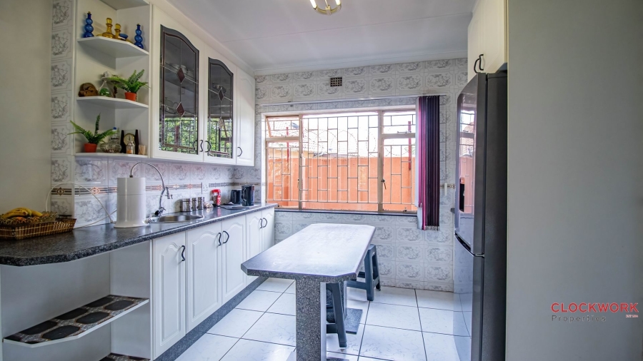 5 Bedroom Property for Sale in Mackenzie Park Gauteng