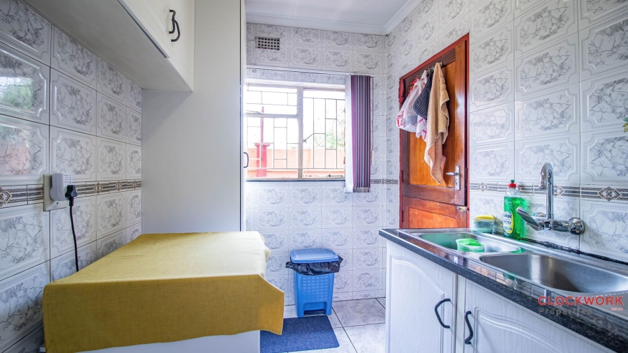 5 Bedroom Property for Sale in Mackenzie Park Gauteng