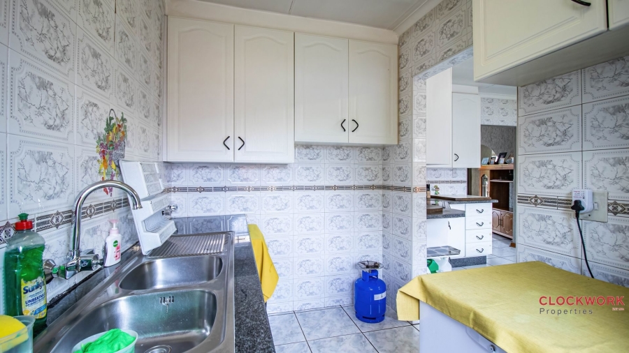 5 Bedroom Property for Sale in Mackenzie Park Gauteng