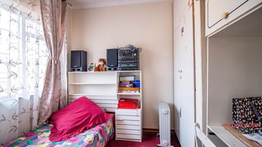 5 Bedroom Property for Sale in Mackenzie Park Gauteng