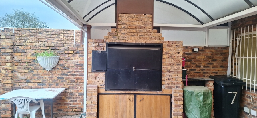 3 Bedroom Property for Sale in Edleen Gauteng