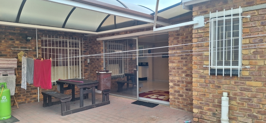 3 Bedroom Property for Sale in Edleen Gauteng