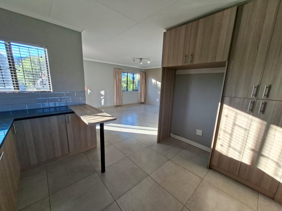 To Let 2 Bedroom Property for Rent in Greenstone Hill Gauteng
