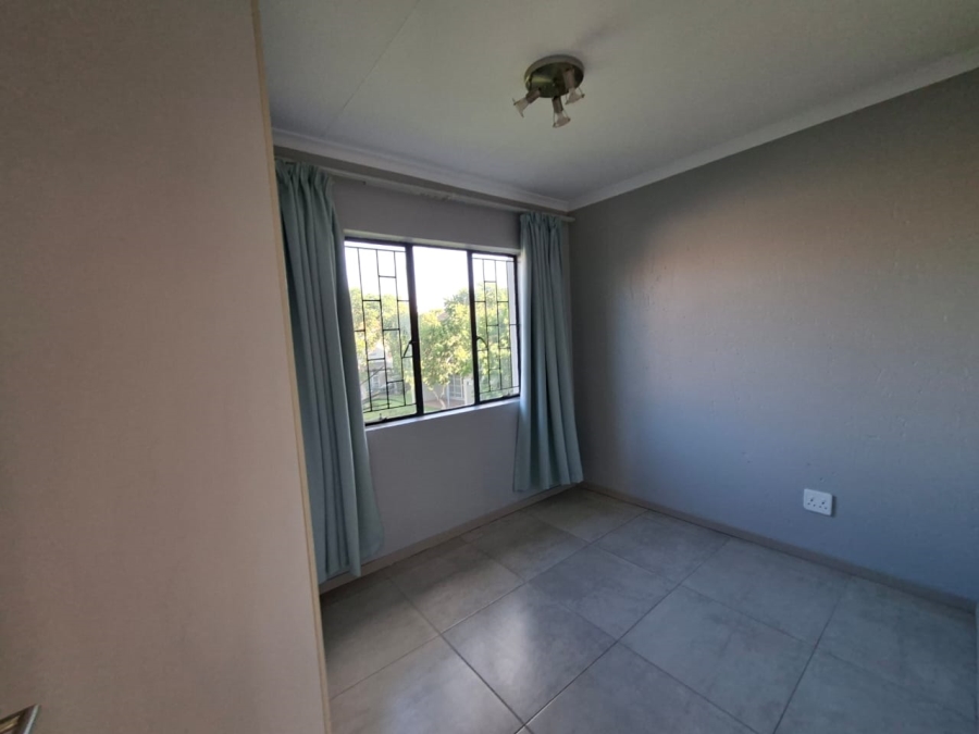 To Let 2 Bedroom Property for Rent in Greenstone Hill Gauteng