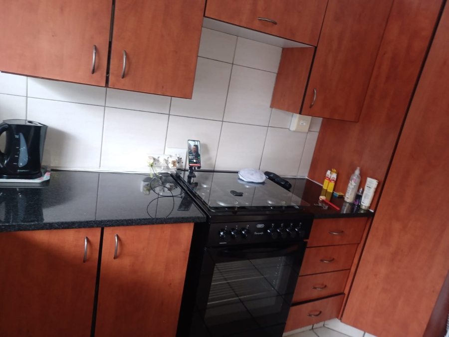To Let 2 Bedroom Property for Rent in Croydon Gauteng