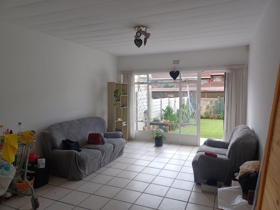 To Let 2 Bedroom Property for Rent in Croydon Gauteng