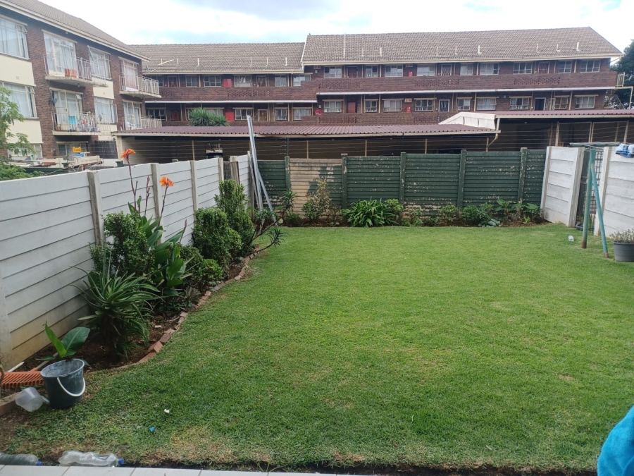 To Let 2 Bedroom Property for Rent in Croydon Gauteng