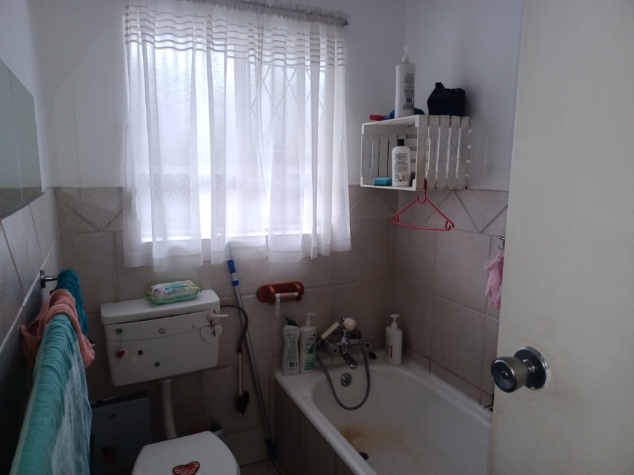 To Let 2 Bedroom Property for Rent in Croydon Gauteng