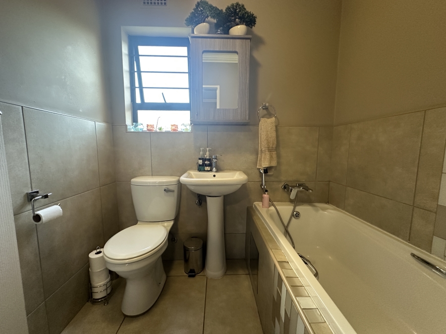 2 Bedroom Property for Sale in Amberfield Gauteng