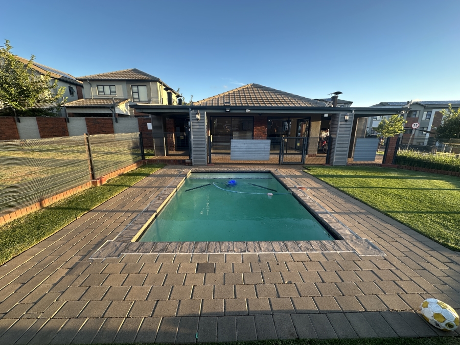 2 Bedroom Property for Sale in Amberfield Gauteng