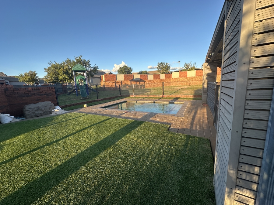 2 Bedroom Property for Sale in Amberfield Gauteng