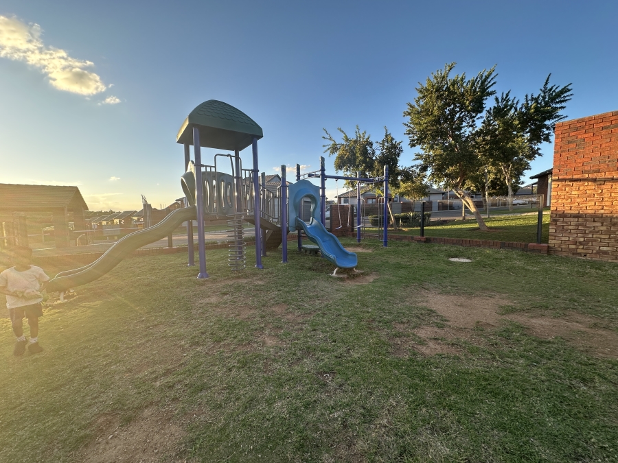 2 Bedroom Property for Sale in Amberfield Gauteng