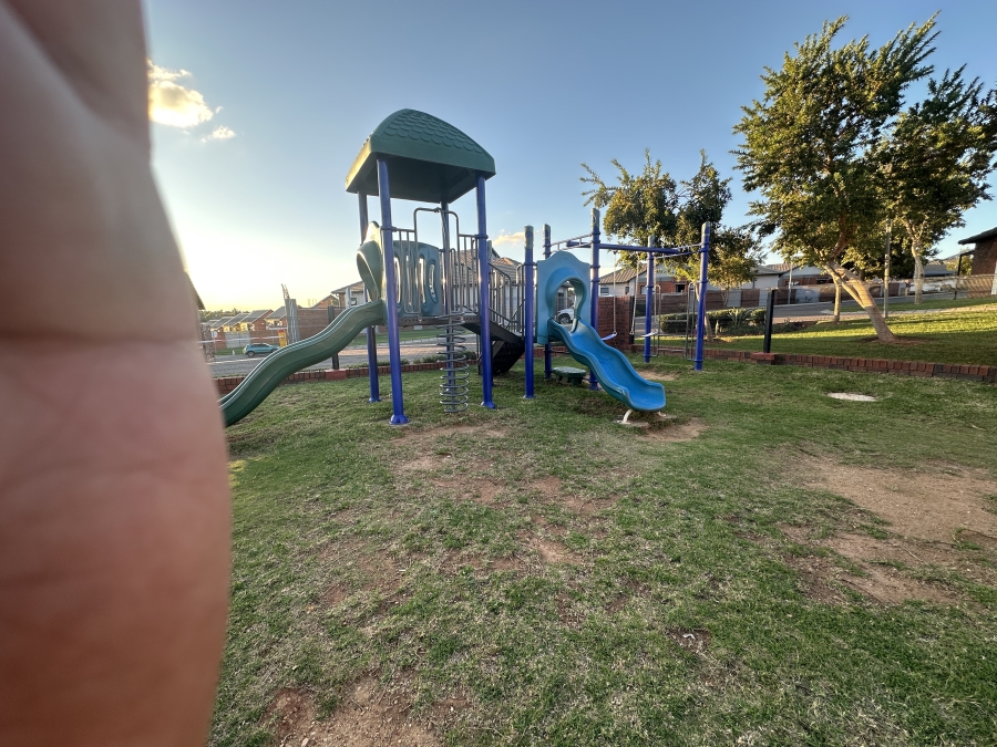 2 Bedroom Property for Sale in Amberfield Gauteng