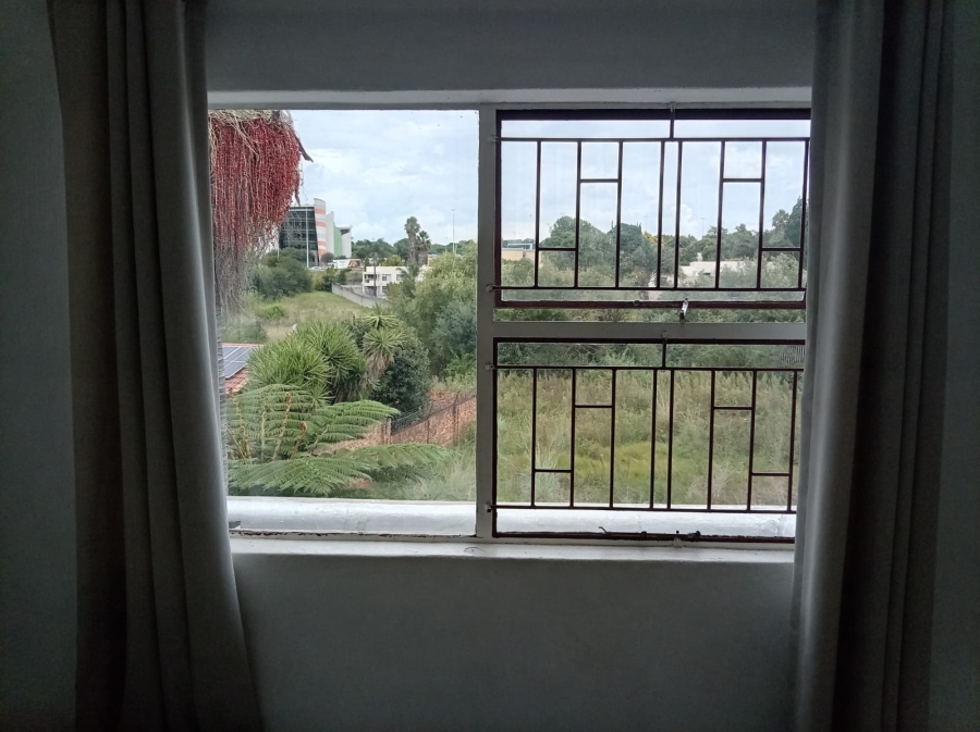 2 Bedroom Property for Sale in Weltevreden Park Gauteng