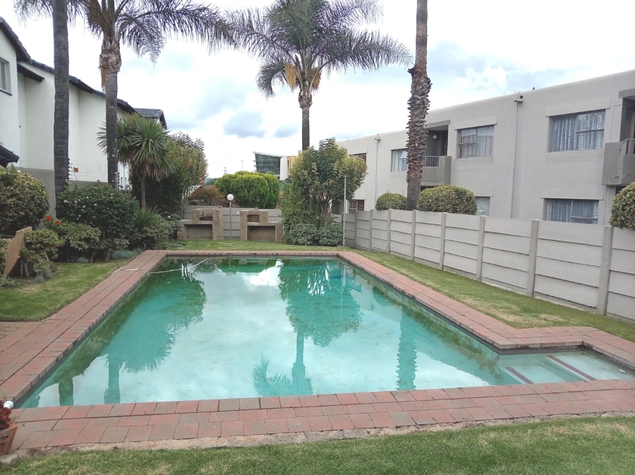2 Bedroom Property for Sale in Weltevreden Park Gauteng