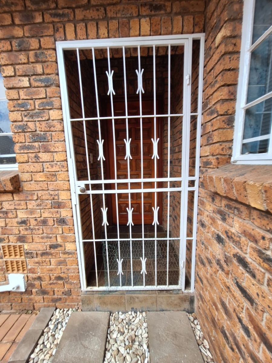 3 Bedroom Property for Sale in Dersley Gauteng