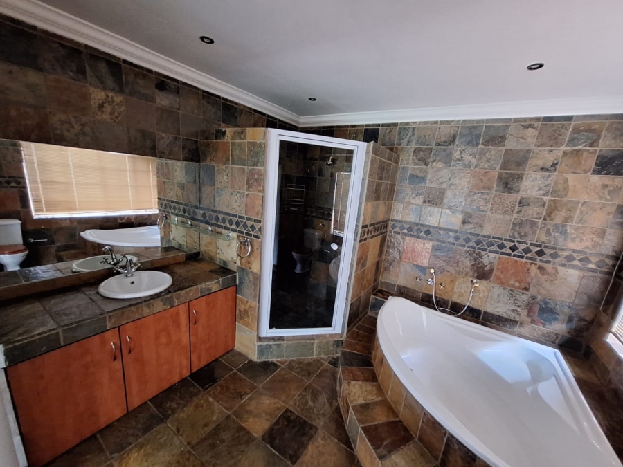 3 Bedroom Property for Sale in Dersley Gauteng