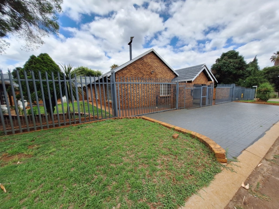 3 Bedroom Property for Sale in Dersley Gauteng